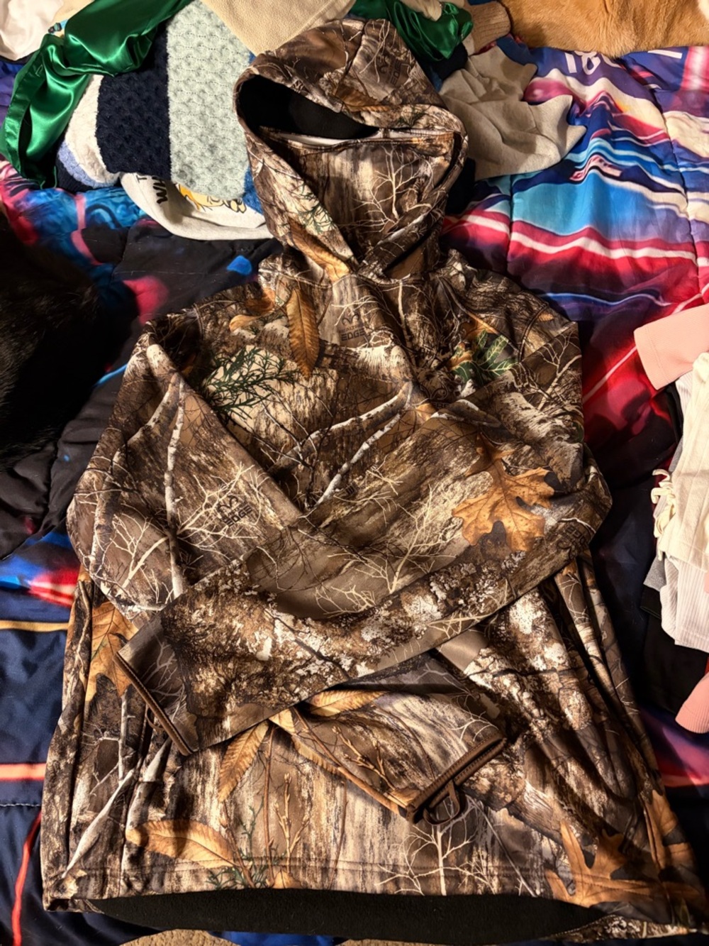 Realtree camo hoodie with built in neck/face warmer.